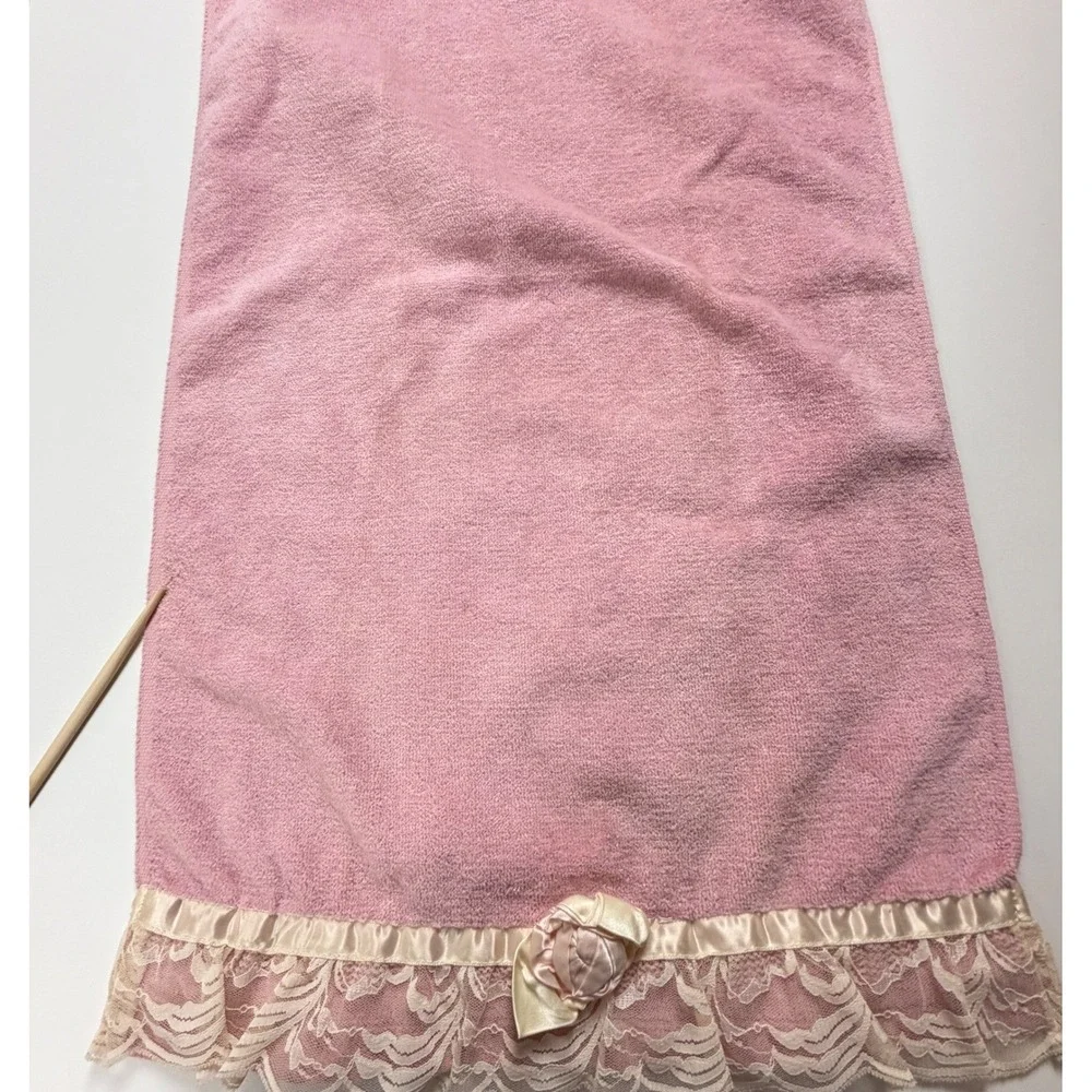 Vintage Avanti Pink Hand Towel Lace Rose Trim Cottagecore Bathroom Decor